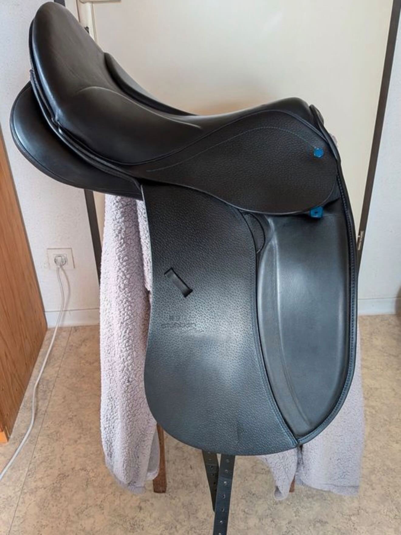 Selle de dressage Stübben Aramis 17,5” – Comme neuve - vue 6