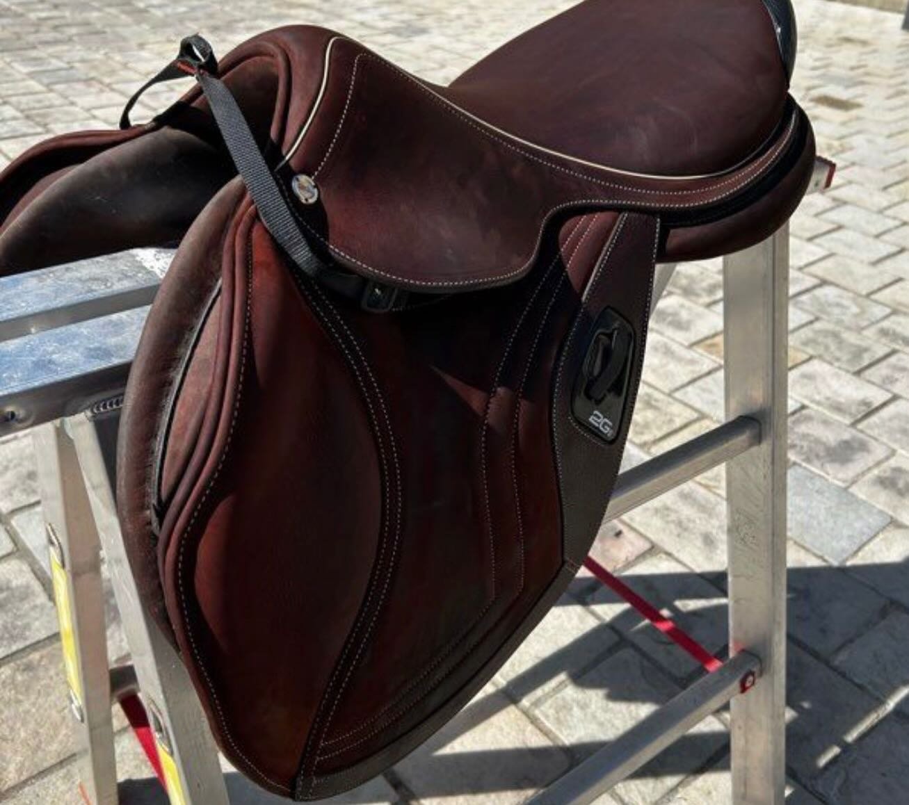À magnifique selle d’obstacle CWD 2Gs SE03, idéale pour le CSO. - vue 2
