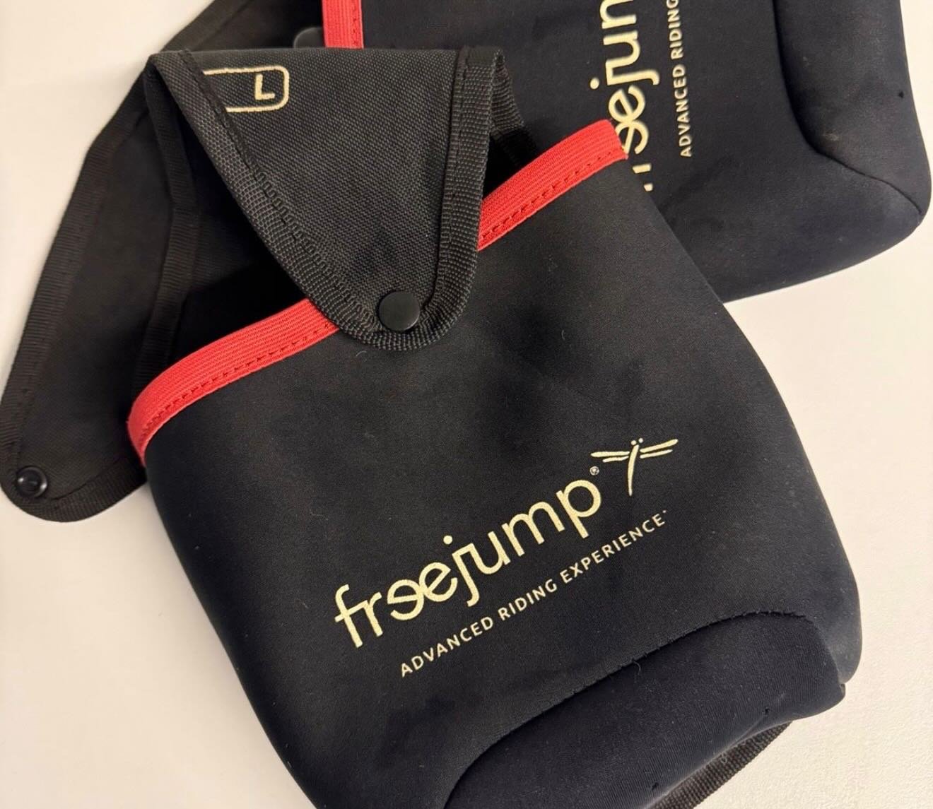 À – Étriers Freejump (neufs / très peu utilisés - vue 2