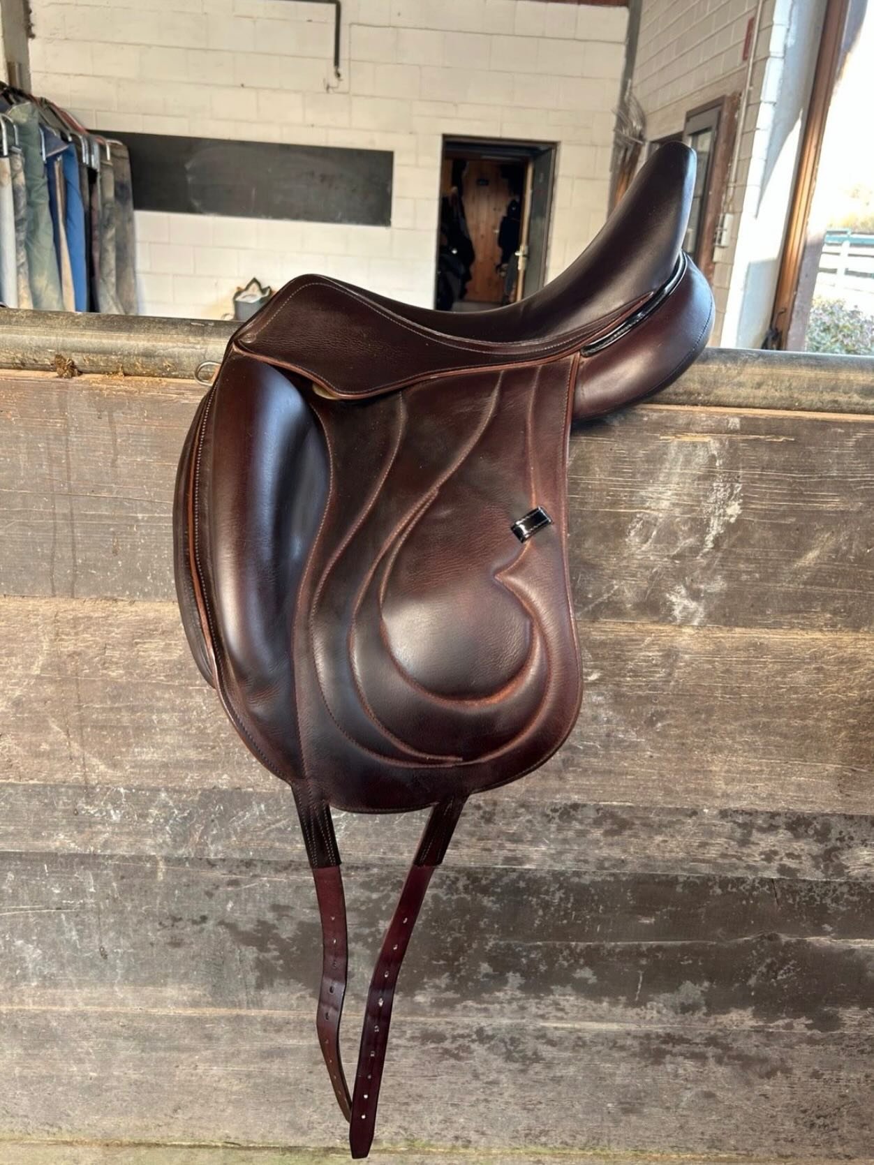 À – Selle de dressage Antares Cadence