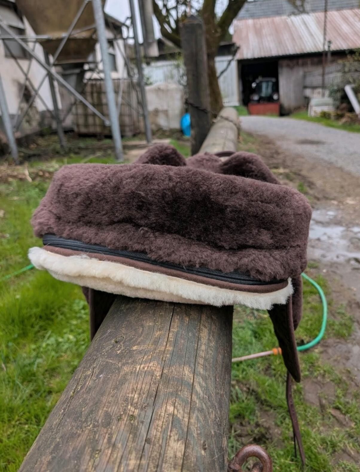 Selle en peau de mouton Showmaster – État neuf - vue 4
