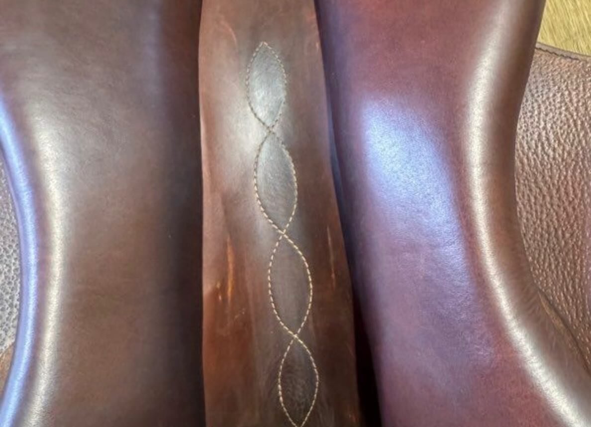 Selle Antares série Connexion en très bon état, idéale pour cavalier recherchant confort, qualité et performance. - vue 2