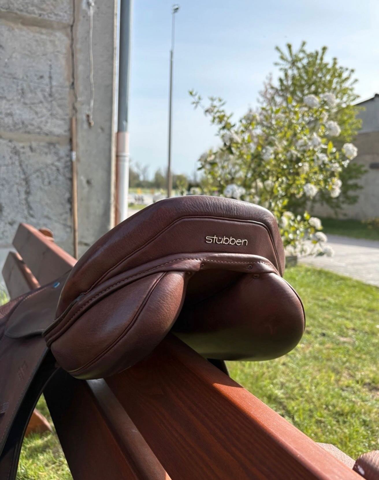 À : Selle d’obstacle Stübben Virginia 17,5”