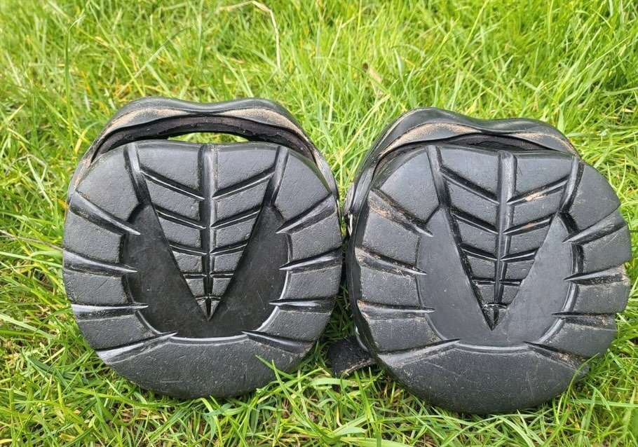Je propose une paire d’hipposandales Renegade Viper en noir, taille 135 x 135 mm. - vue 4