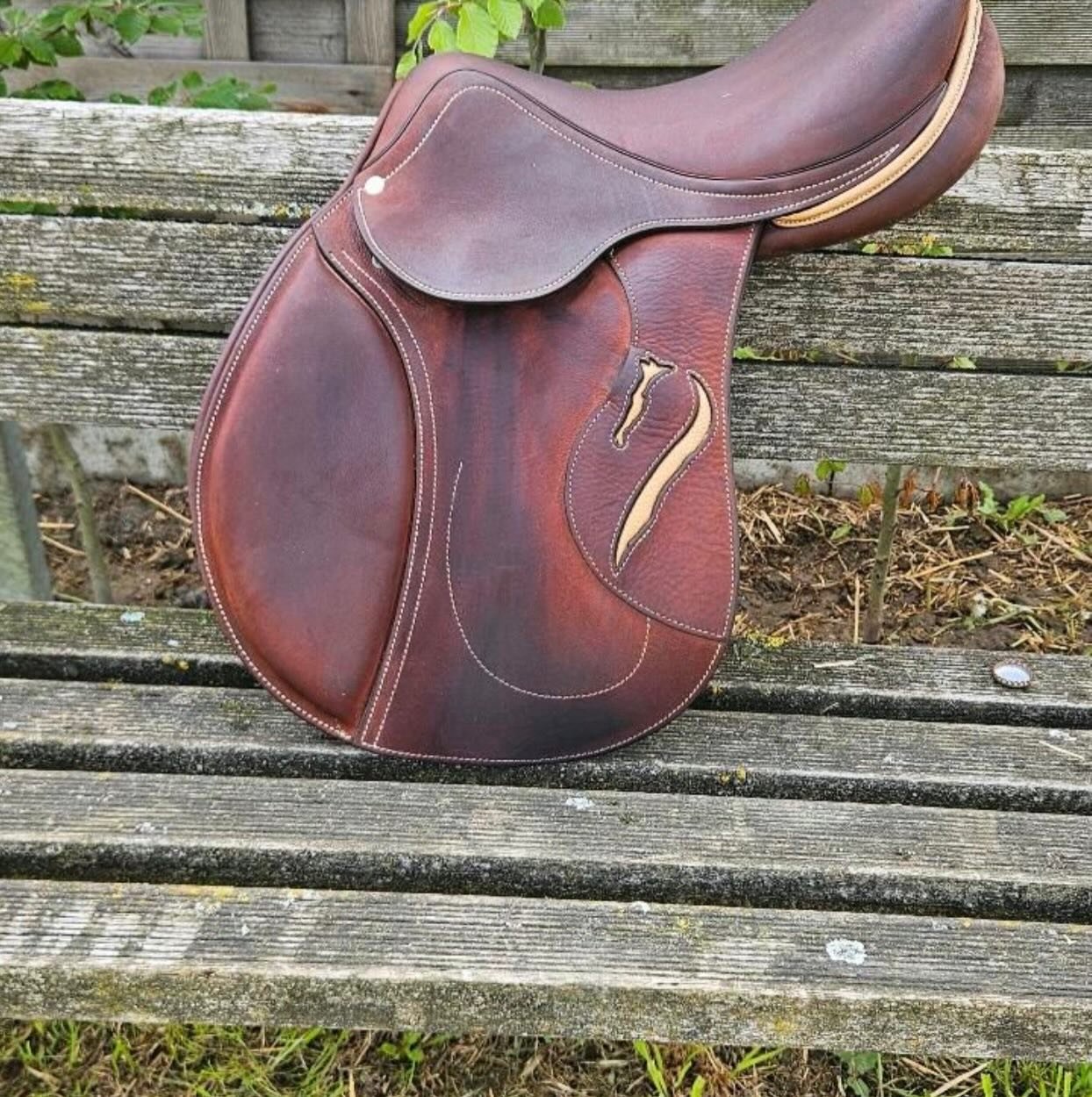 À pour 1200€ – Selle de saut Antarès Comfort 2 - vue 6