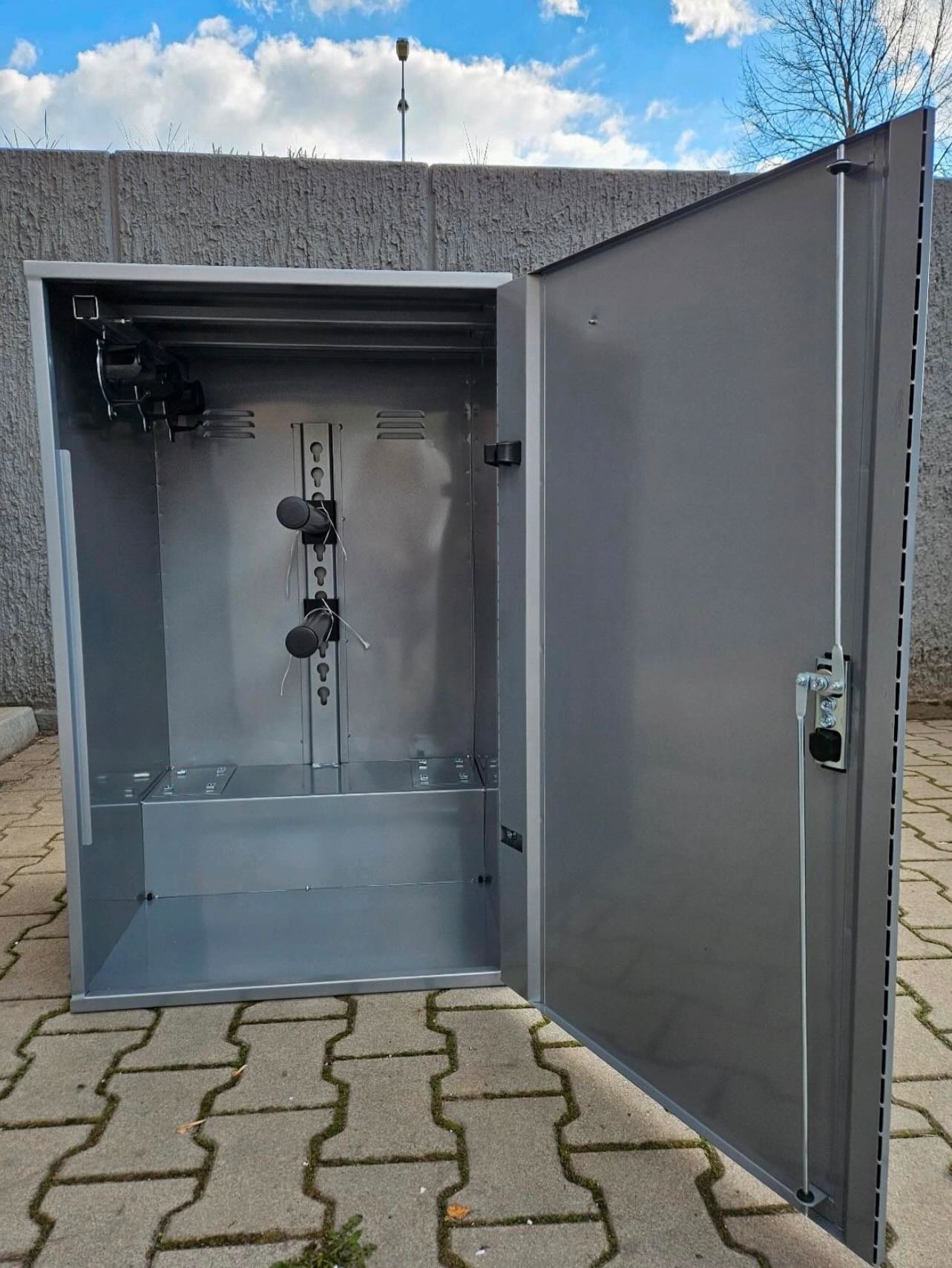 Armoire de concours / sellerie mobile en excellent état - vue 3