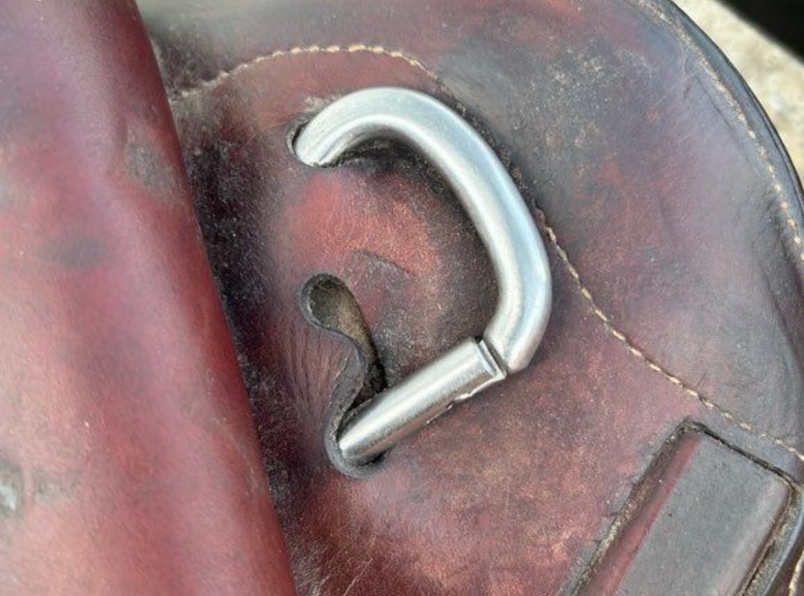 Je vends une selle Devoucoux Chiberta K monoquartier de 2018 en taille 16,5 pouces, en bon état. - vue 2