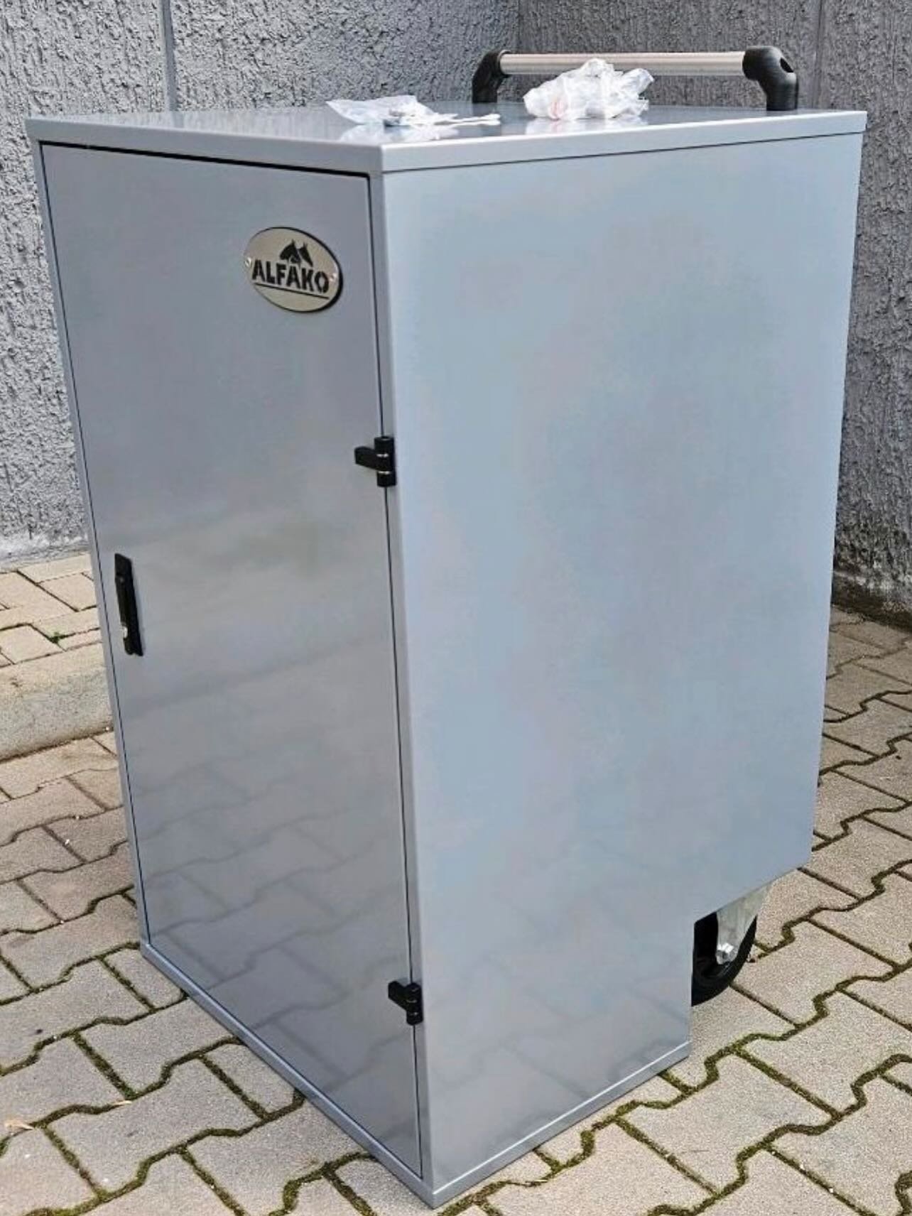 Armoire de concours / sellerie mobile en excellent état - vue 5