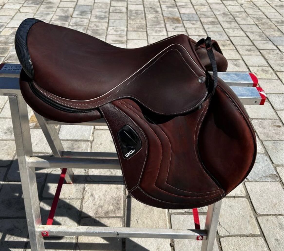 À magnifique selle d’obstacle CWD 2Gs SE03, idéale pour le CSO. - vue 7