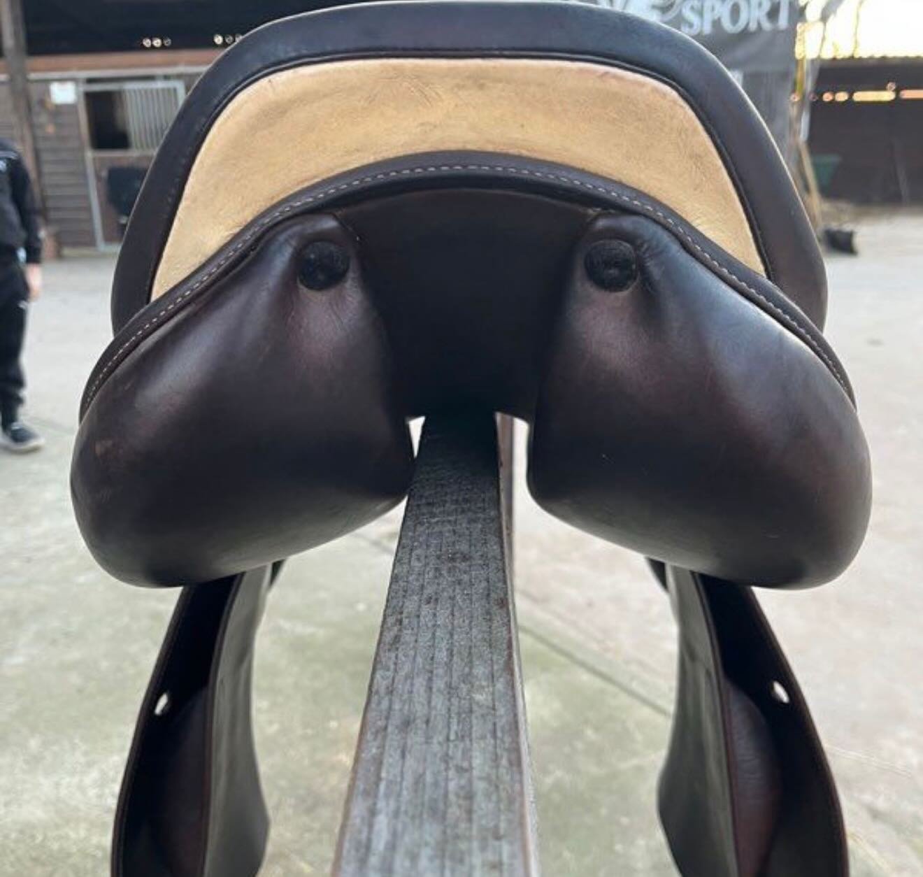 Selle Prestige Triomphe 17’’ – Cuir marron – Très bon état - vue 3