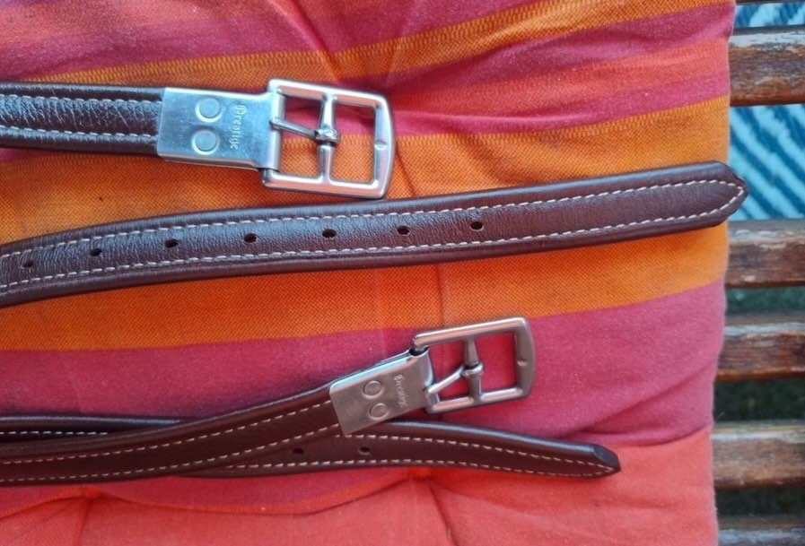 Je vends une selle d’équitation Prestige modèle Méredith en taille 18 pouces, idéale pour le saut d’obstacles ou une pratique polyvalente. - vue 2