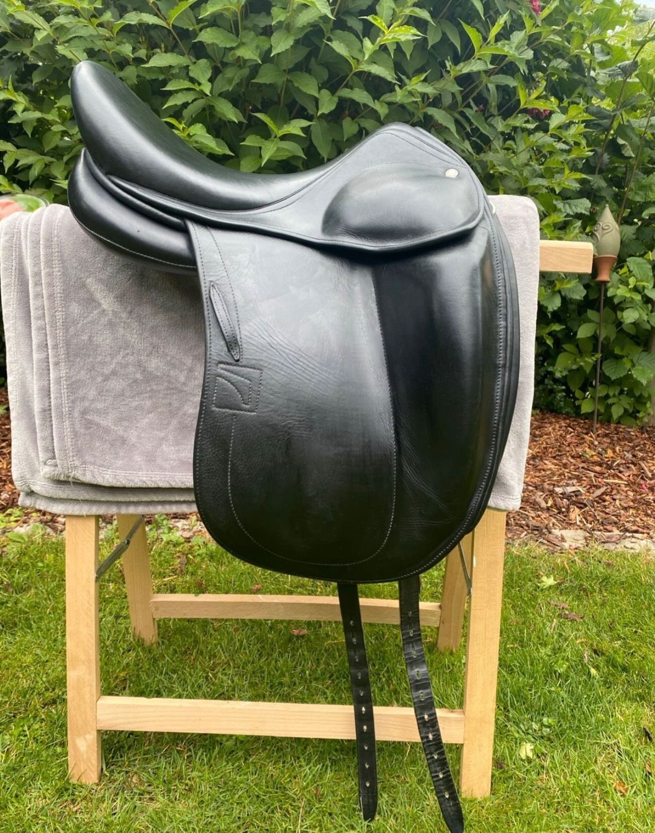 À – Selle de dressage Childeric DSC (2019 - vue 3