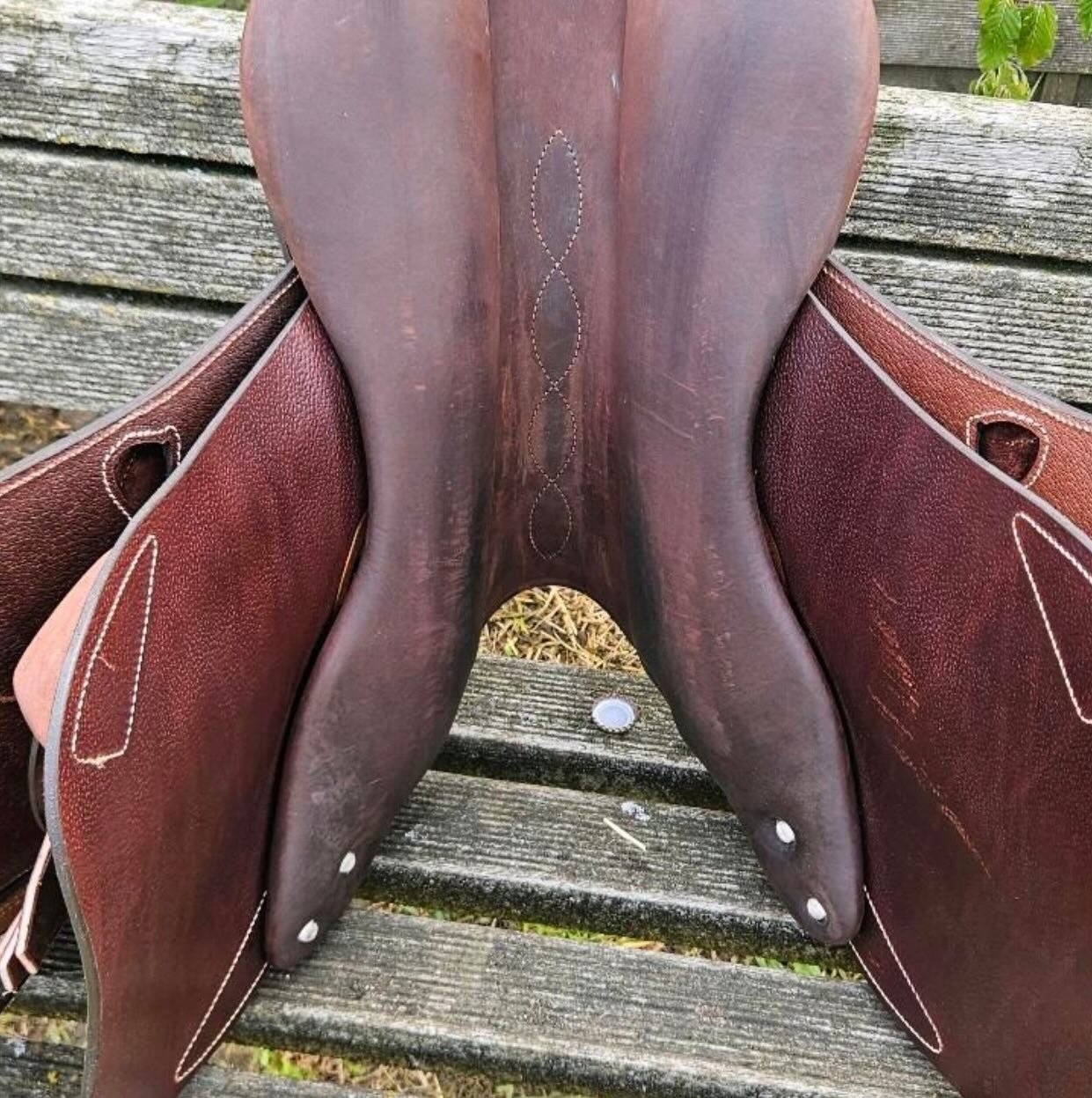 À pour 1200€ – Selle de saut Antarès Comfort 2 - vue 2