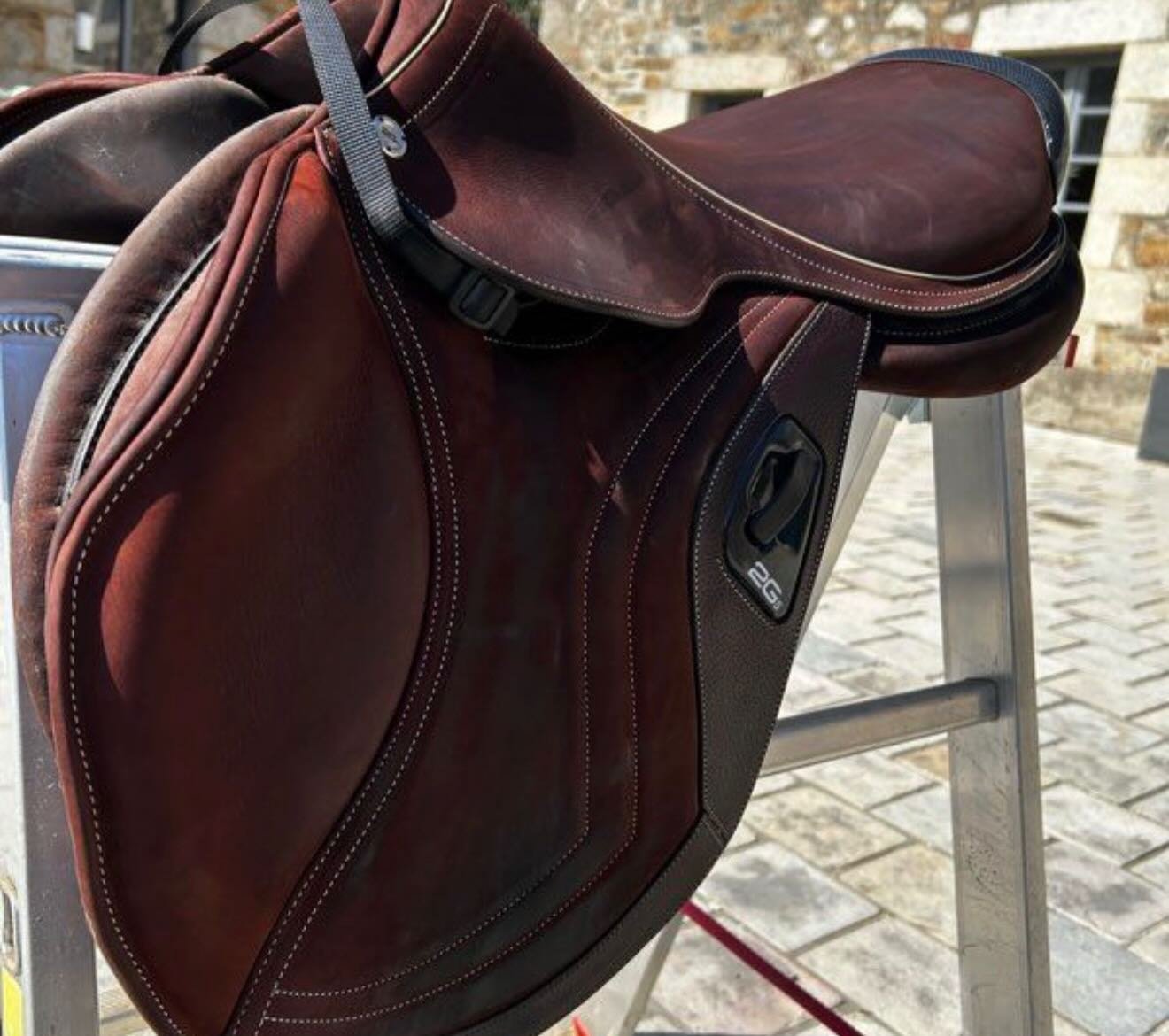 À magnifique selle d’obstacle CWD 2Gs SE03, idéale pour le CSO. - vue 5