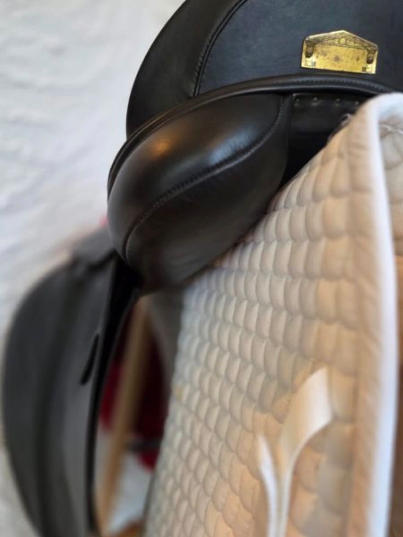 À : Selle de dressage Albion – Taille 18 - vue 4