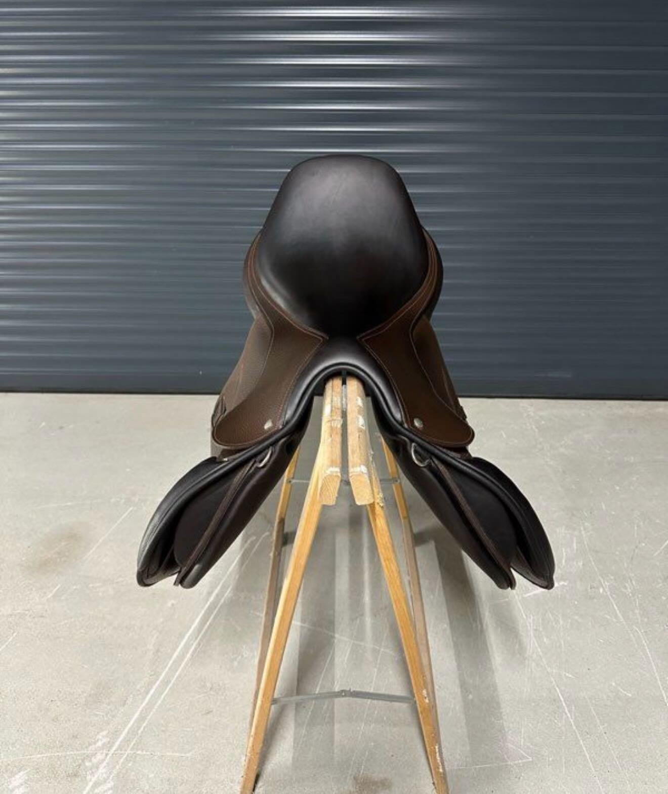 À – Selle Childeric 18L (2023 - vue 5