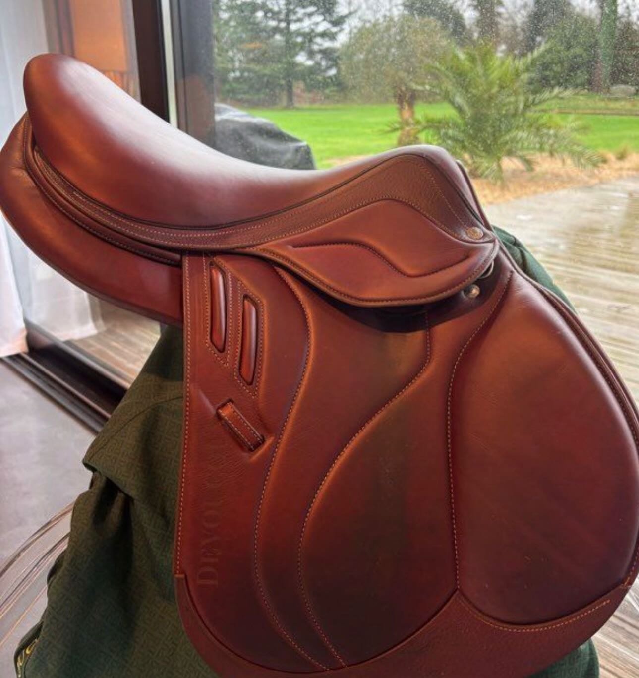 Propose à la vente une magnifique selle Biarritz Lab, récente et en très bon état. - vue 6