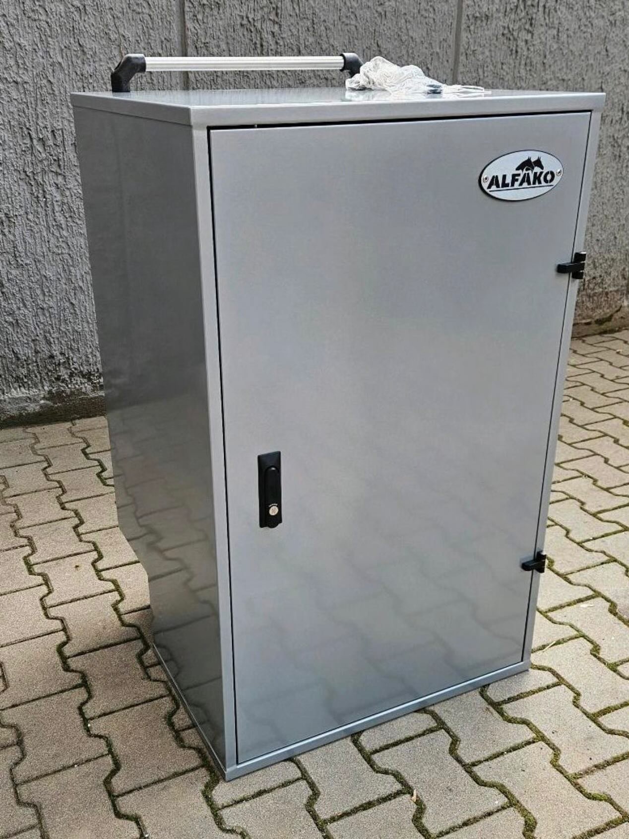 Armoire de concours / sellerie mobile en excellent état