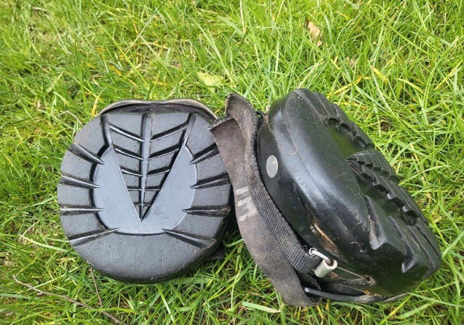Je propose une paire d’hipposandales Renegade Viper en noir, taille 135 x 135 mm. - vue 2