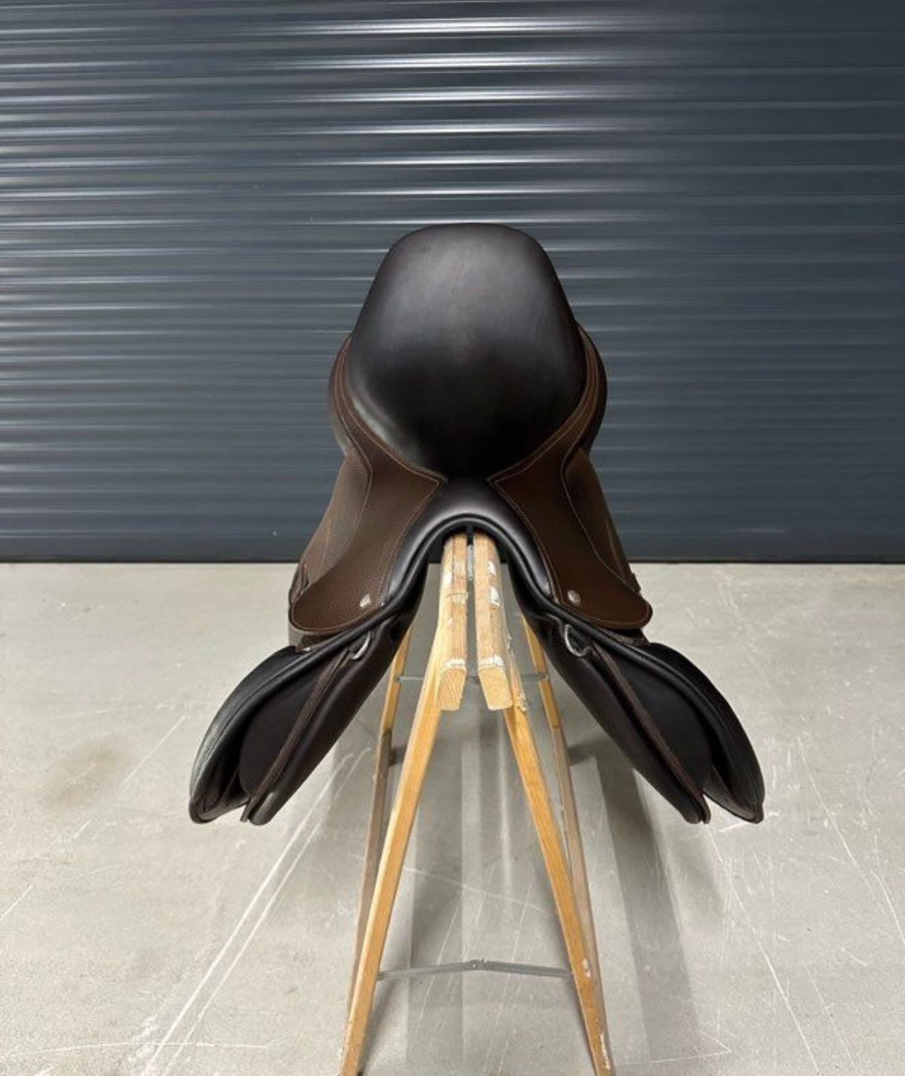À – Selle Childeric 18L (2023 - vue 4