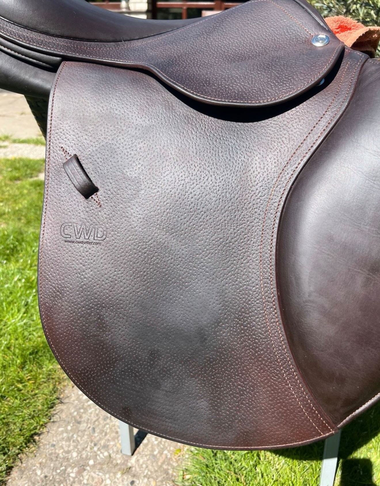 Je mets en vente ma selle CWD Sellier, un modèle SE06, en très bon état et parfaitement entretenu. - vue 7