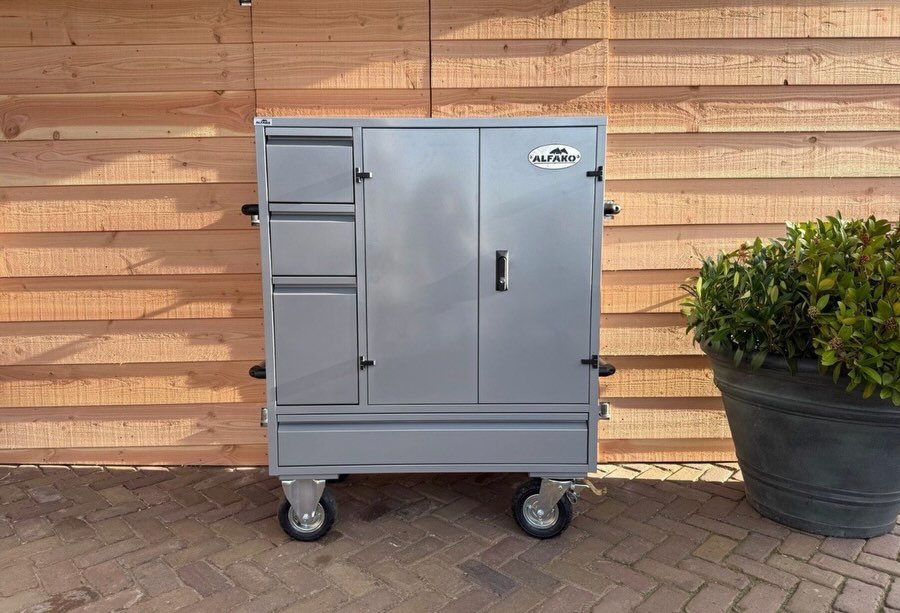 Armoire idéale pour l’écurie, les concours ou le transport. Très robuste, pratique et parfaitement organisée pour tout votre matériel d’équitation. - vue 8