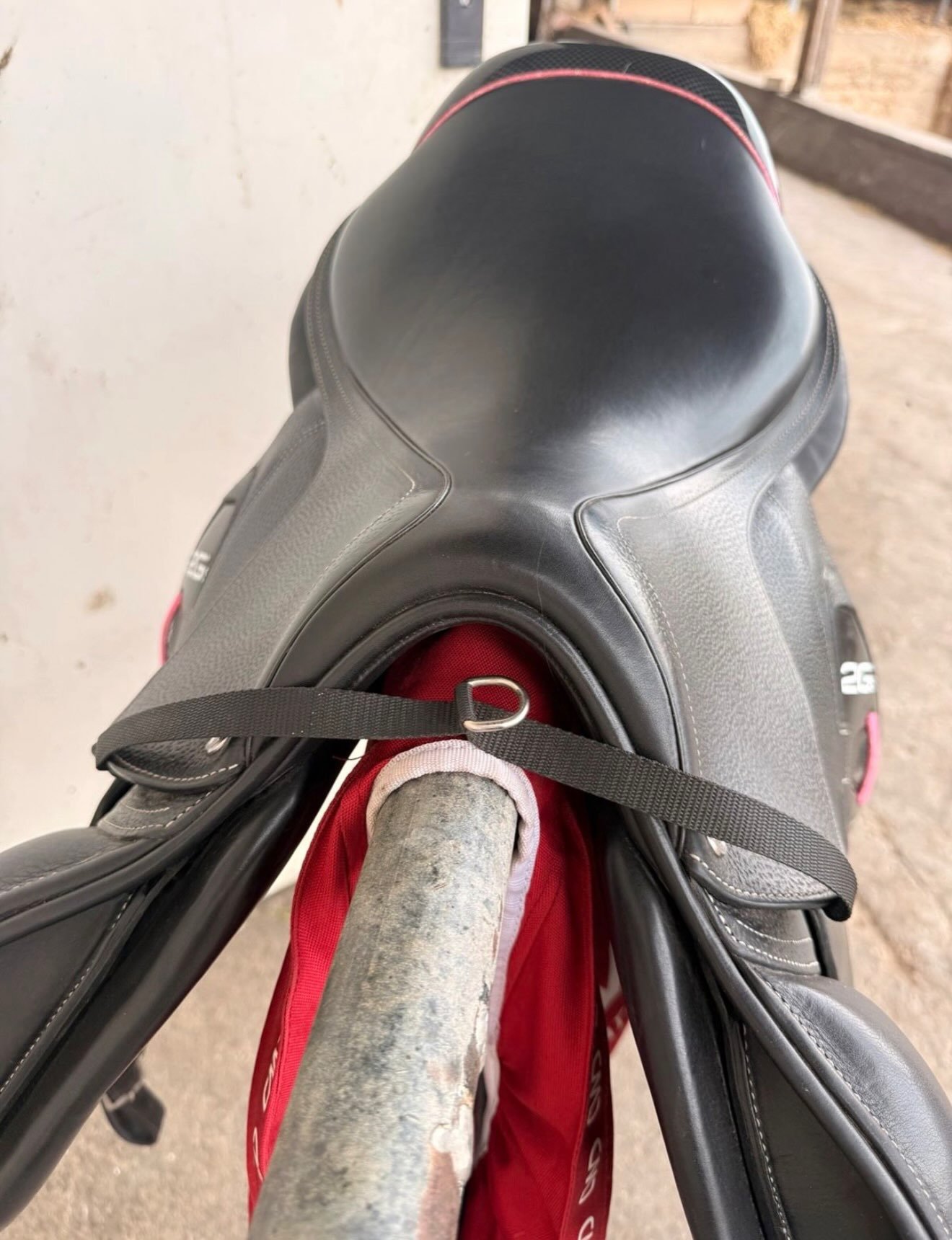 Selle Cwd 17” Avec Détails Roses – État Proche Du Neuf - vue 2