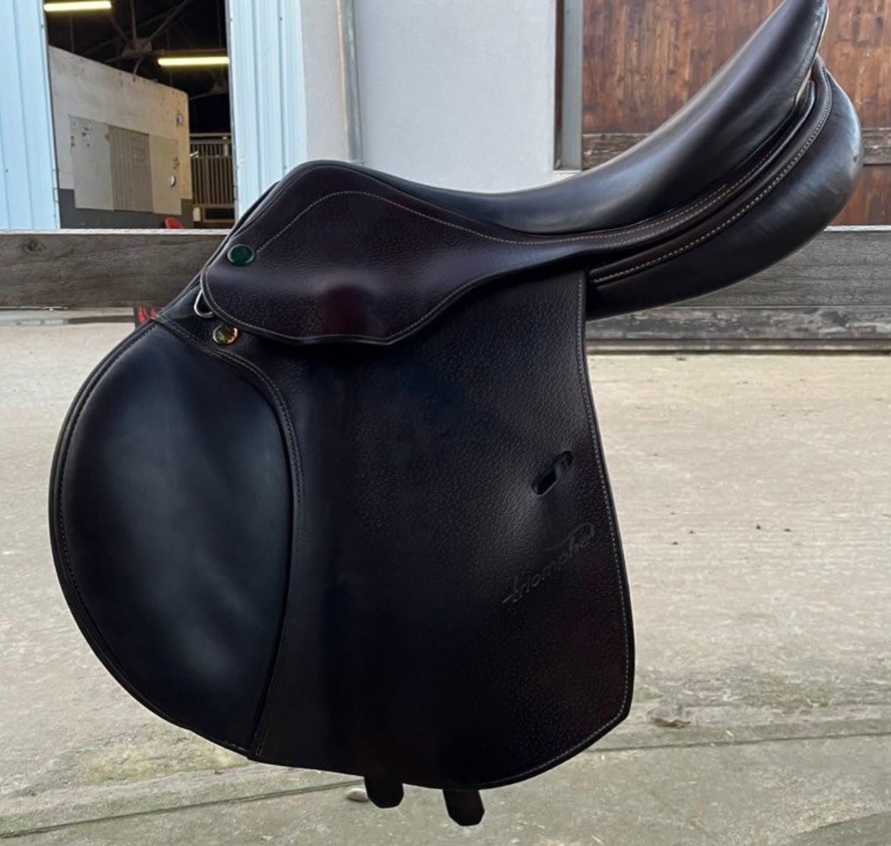 Selle Prestige Triomphe 17’’ – Cuir marron – Très bon état - vue 4