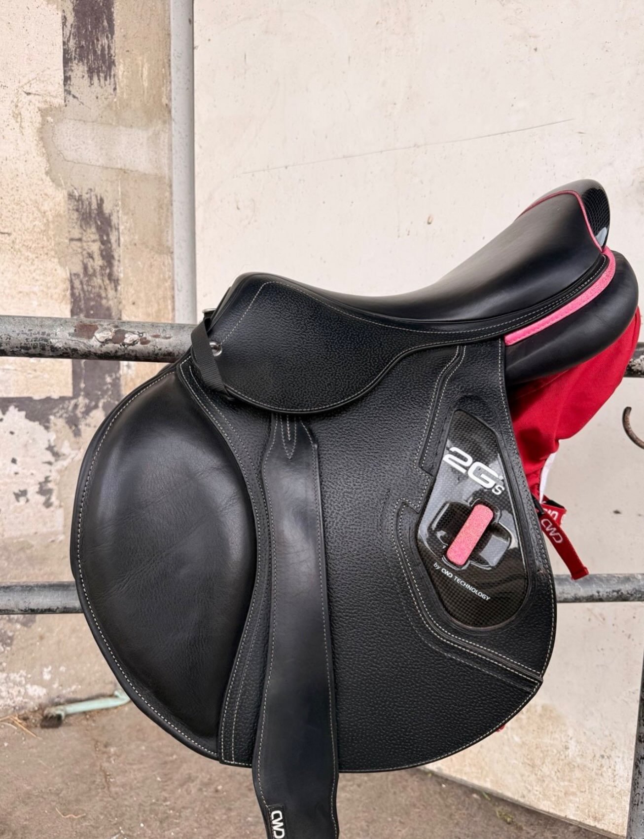 Selle Cwd 17” Avec Détails Roses – État Proche Du Neuf - vue 5