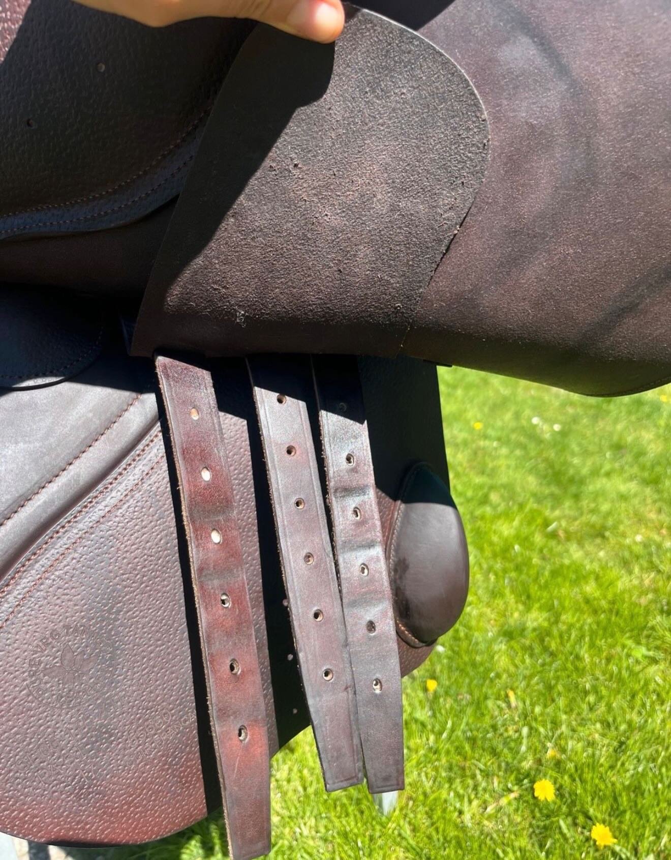 Je mets en vente ma selle CWD Sellier, un modèle SE06, en très bon état et parfaitement entretenu. - vue 3
