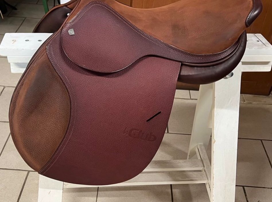 Selle d’équitation de la marque CWD, idéale pour une utilisation polyvalente (plat / obstacle). - vue 5