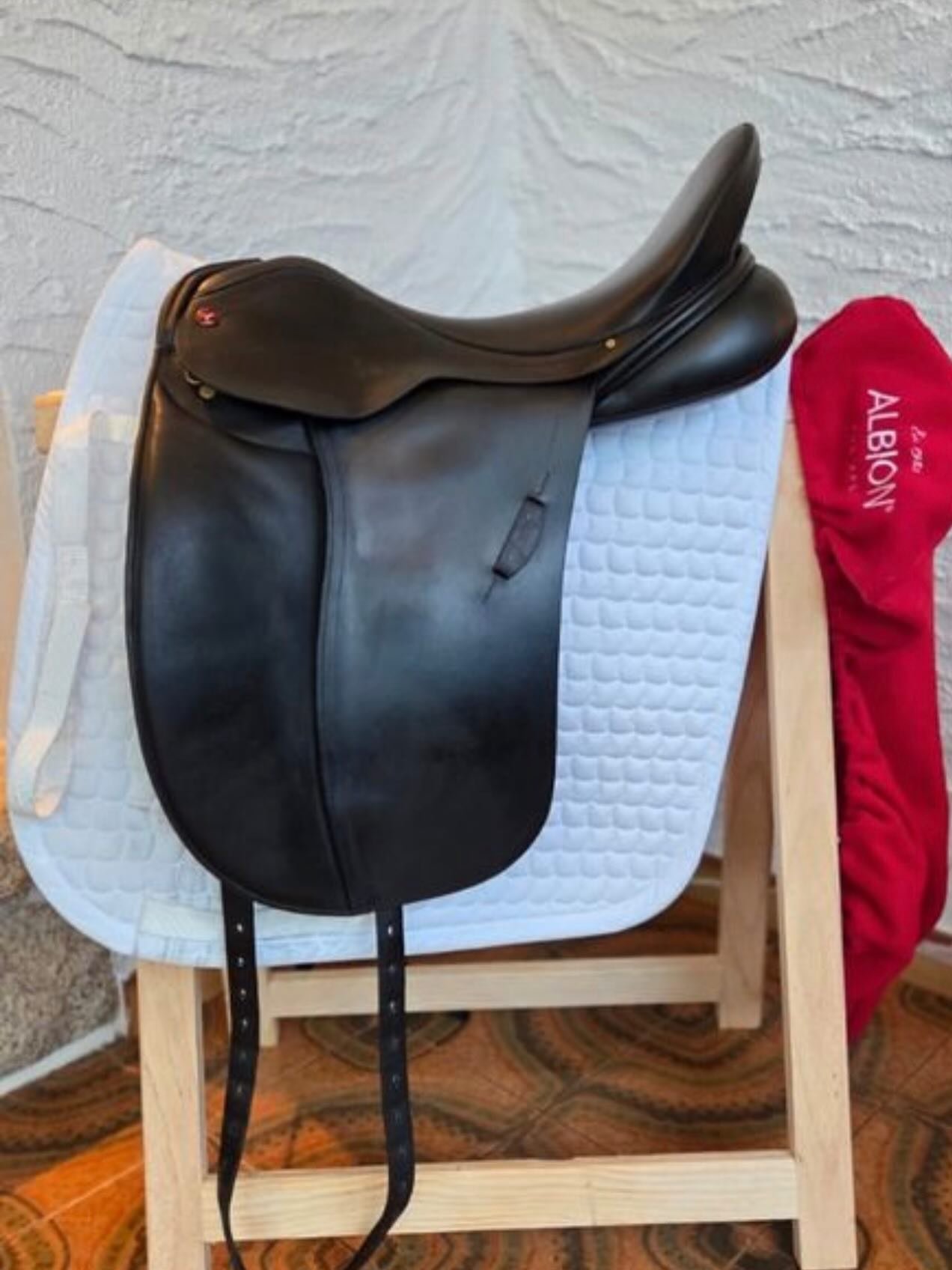 À : Selle de dressage Albion – Taille 18 - vue 8