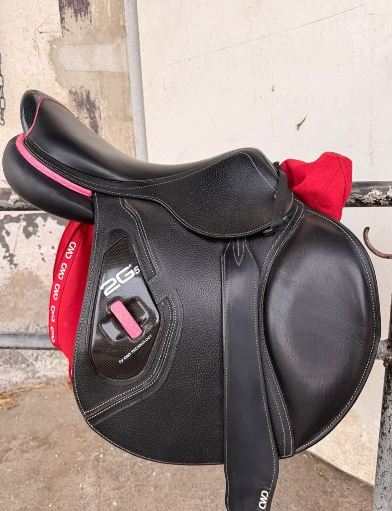 Selle Cwd 17” Avec Détails Roses – État Proche Du Neuf - vue 4