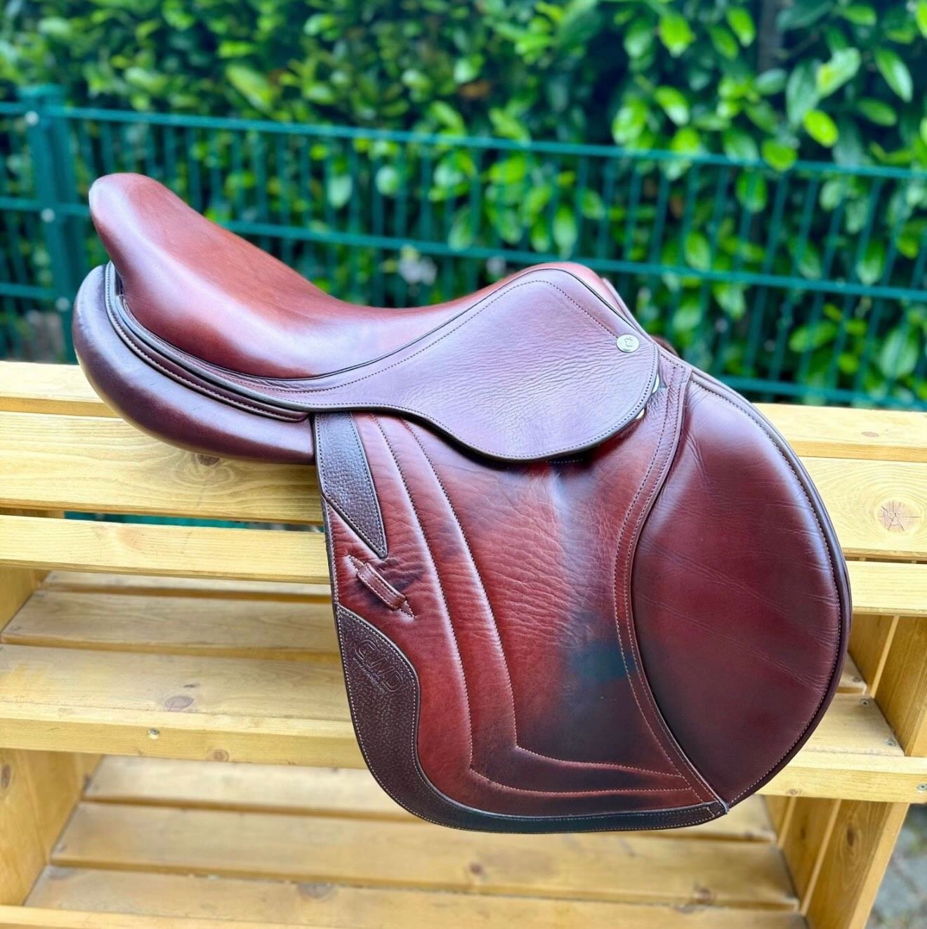 À – Selle d’obstacle CWD 17,5” - vue 7