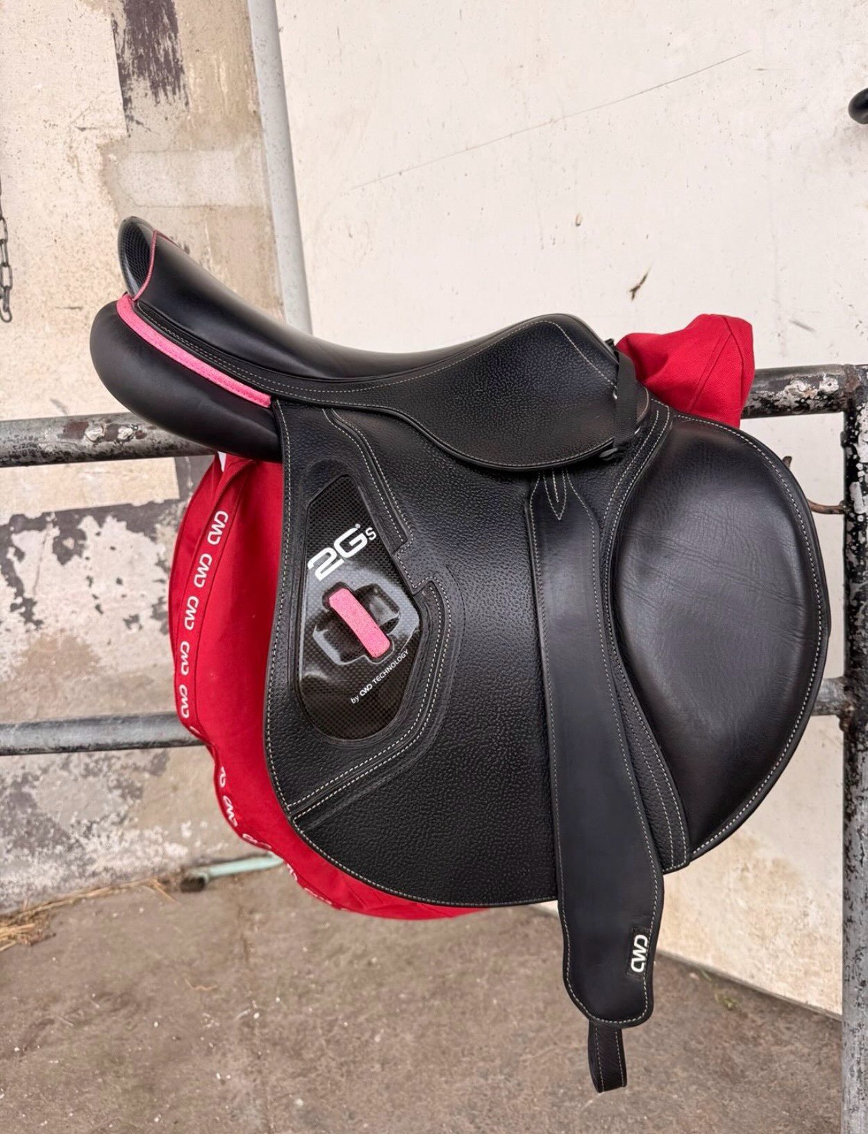 Selle Cwd 17” Avec Détails Roses – État Proche Du Neuf - vue 7