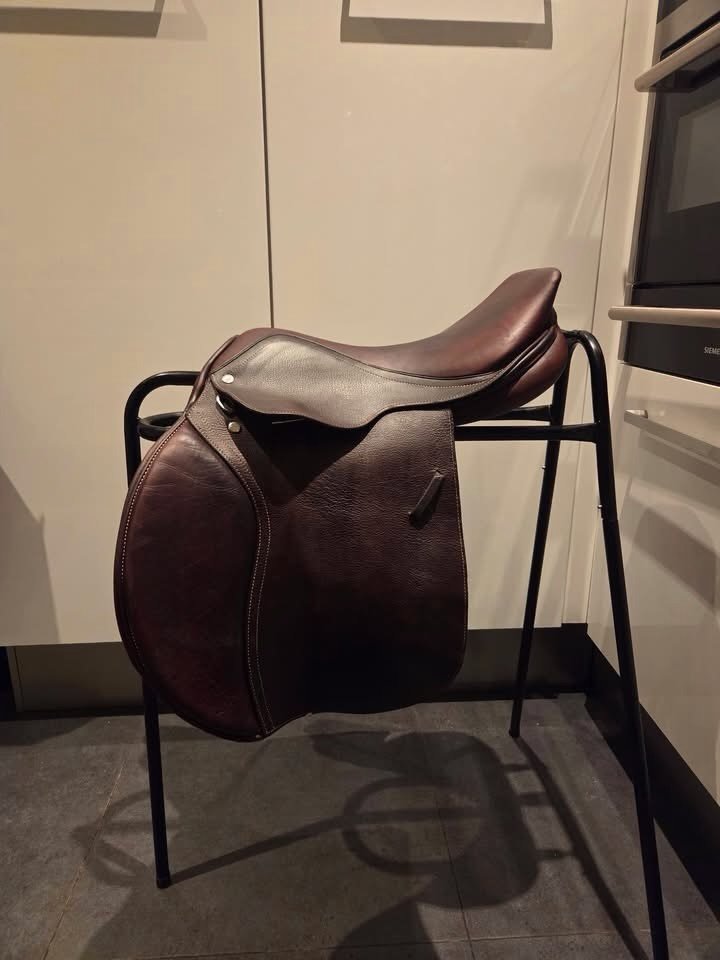 Belle Selle De Saut À !