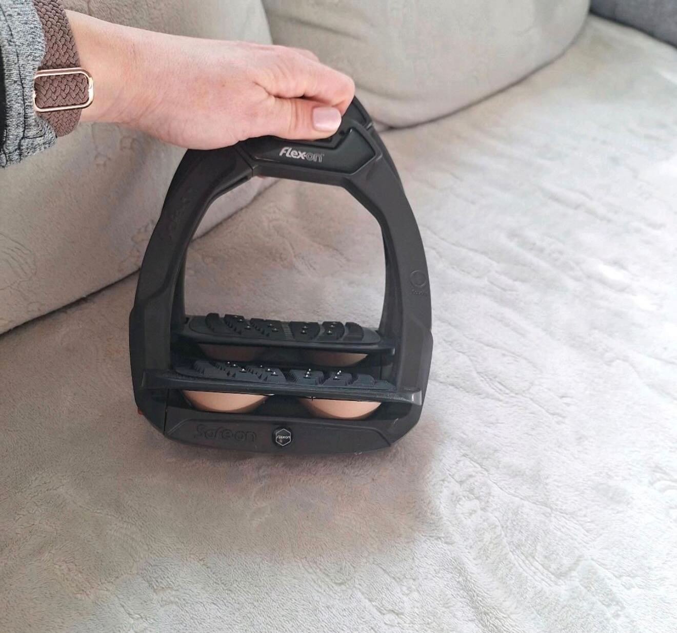 Propose à la vente une paire d’étriers Flex-On Safe-On, achetés d’occasion. - vue 5