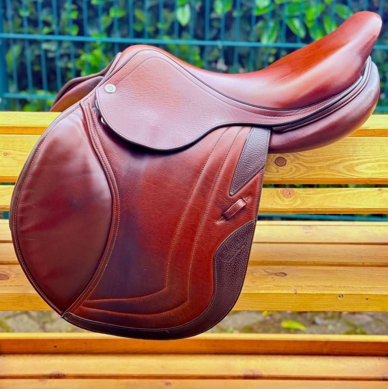 À – Selle d’obstacle CWD 17,5” - vue 6