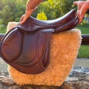 selle devoucoux enara – siège 18", largeur m, modèle 2024