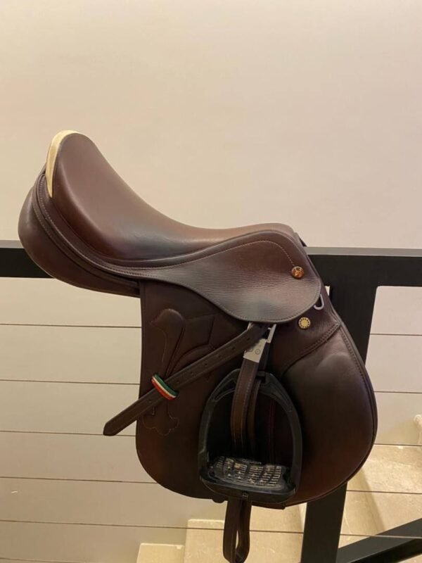 selle prestige arzo – taille 17", avec tous accessoires