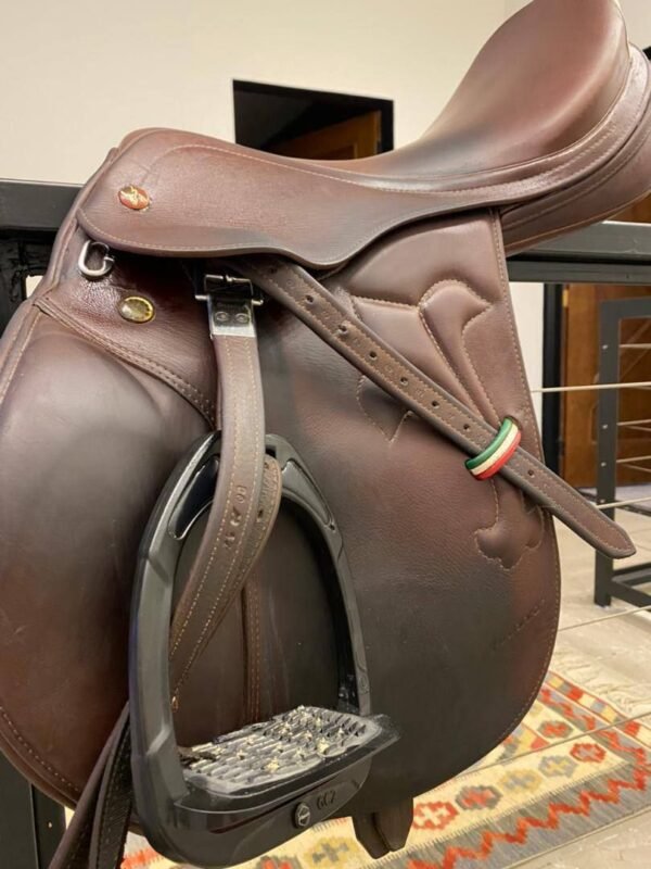 selle prestige arzo – taille 17", avec tous accessoires