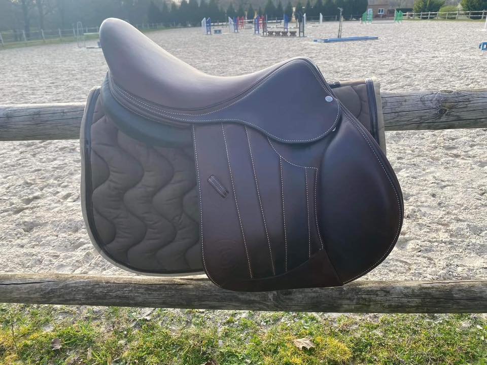 selle forestière séoul – 17,5” (2022) selle forestière séoul – 17,5” (2022)