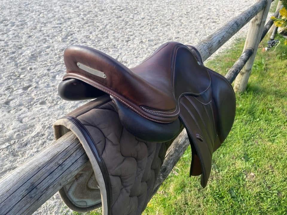 selle forestière séoul – 17,5” (2022) selle forestière séoul – 17,5” (2022)