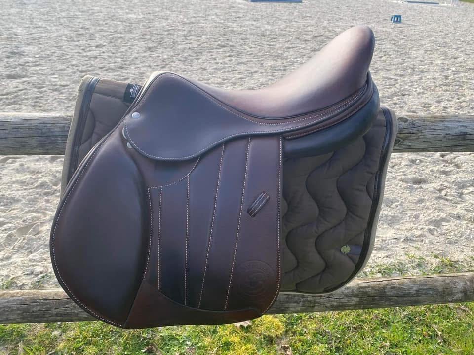 selle forestière séoul – 17,5” (2022) selle forestière séoul – 17,5” (2022)