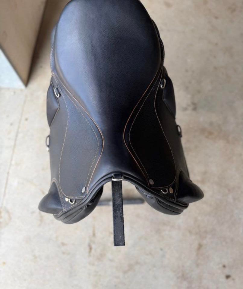 selle baude mixte – 18” (2024) selle baude mixte – 18” (2024)