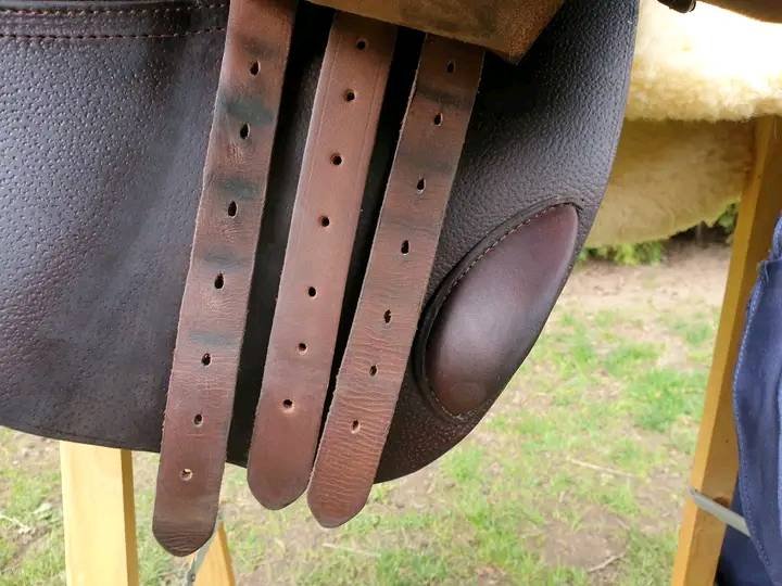 superbe selle de saut gbs sellier chocolat superbe selle de saut gbs sellier chocolat