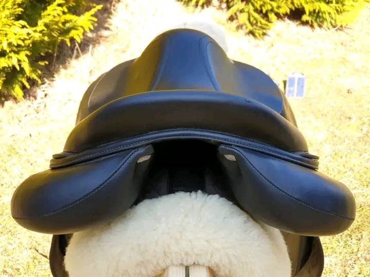 selle de saut devoucoux biarritz lab 17,5" 2a selle de saut devoucoux biarritz lab 17,5" 2a