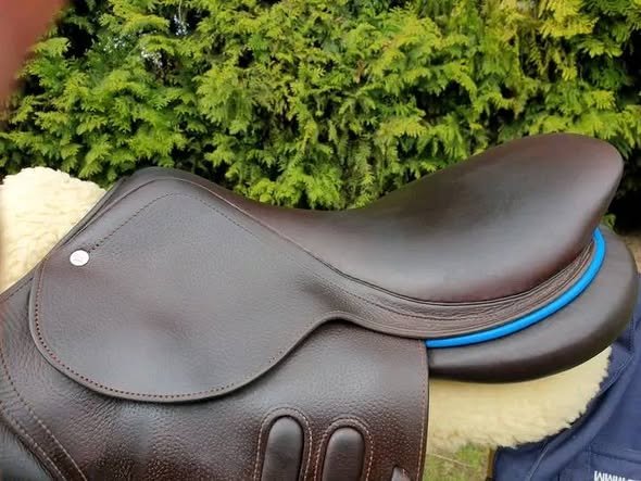 superbe selle de saut gbs sellier chocolat superbe selle de saut gbs sellier chocolat