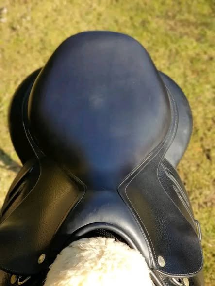 selle de saut devoucoux biarritz lab 17,5" 2a selle de saut devoucoux biarritz lab 17,5" 2a