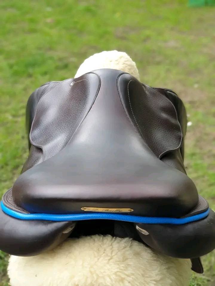 superbe selle de saut gbs sellier chocolat superbe selle de saut gbs sellier chocolat